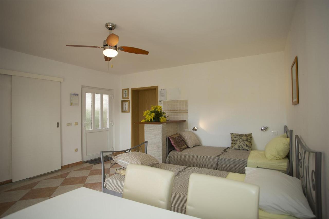 Apartments Gudelj โตรกีร์ ภายนอก รูปภาพ