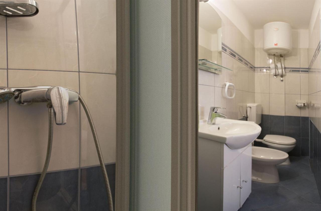 Apartments Gudelj โตรกีร์ ภายนอก รูปภาพ