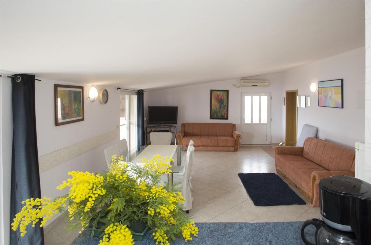Apartments Gudelj โตรกีร์ ภายนอก รูปภาพ