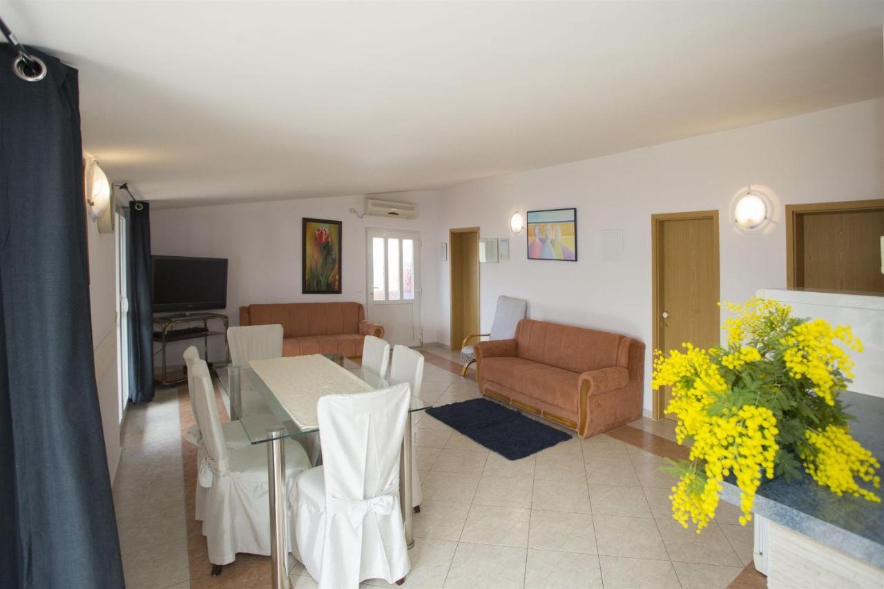 Apartments Gudelj โตรกีร์ ภายนอก รูปภาพ