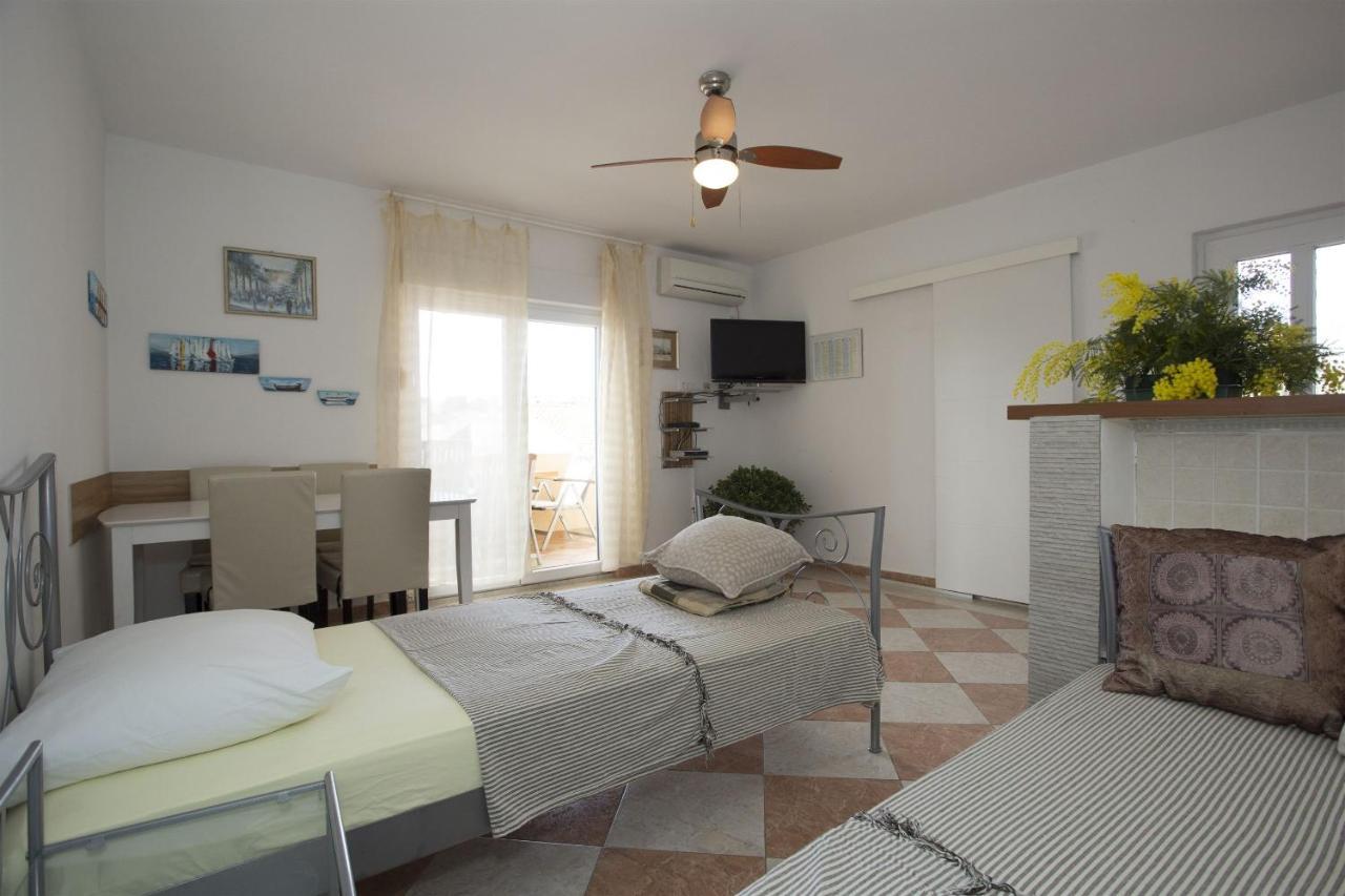 Apartments Gudelj โตรกีร์ ภายนอก รูปภาพ