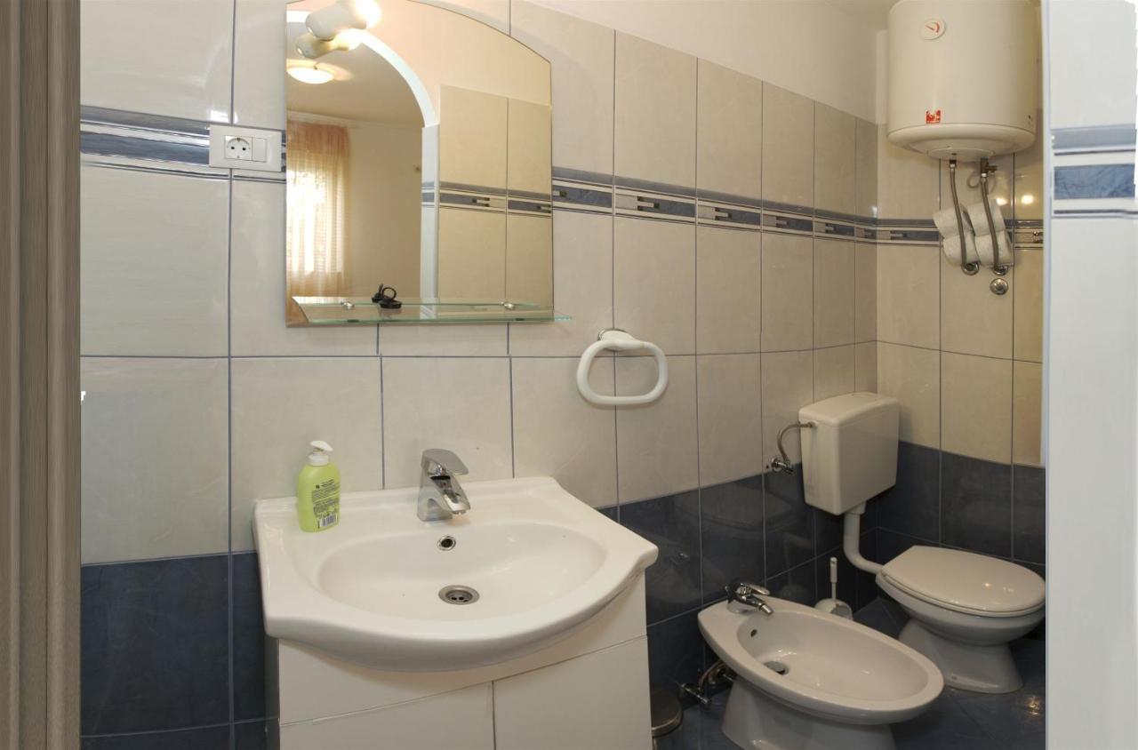 Apartments Gudelj โตรกีร์ ภายนอก รูปภาพ