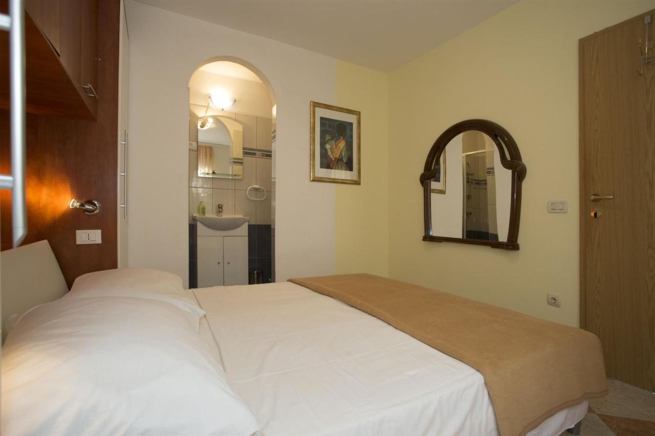 Apartments Gudelj โตรกีร์ ภายนอก รูปภาพ