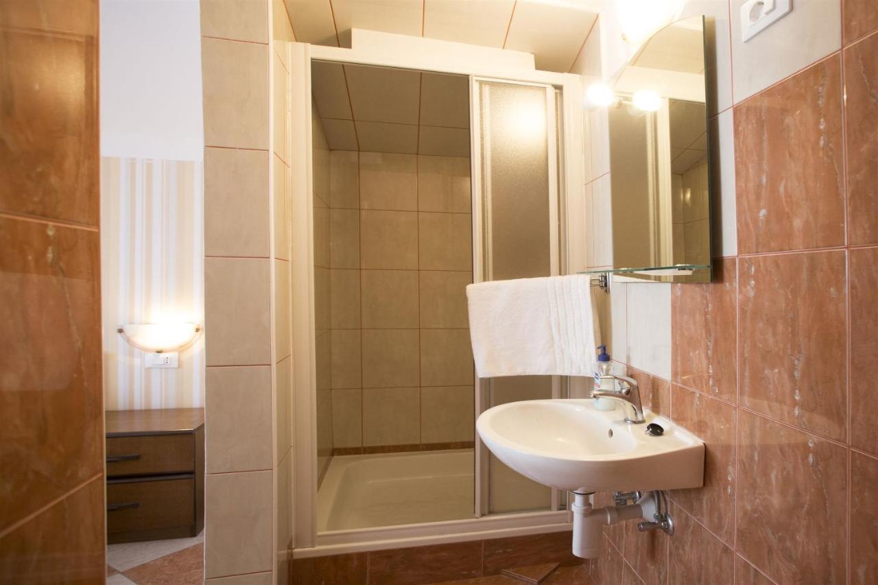 Apartments Gudelj โตรกีร์ ภายนอก รูปภาพ