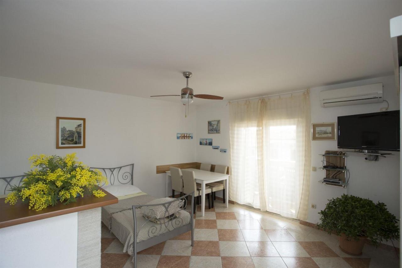 Apartments Gudelj โตรกีร์ ภายนอก รูปภาพ