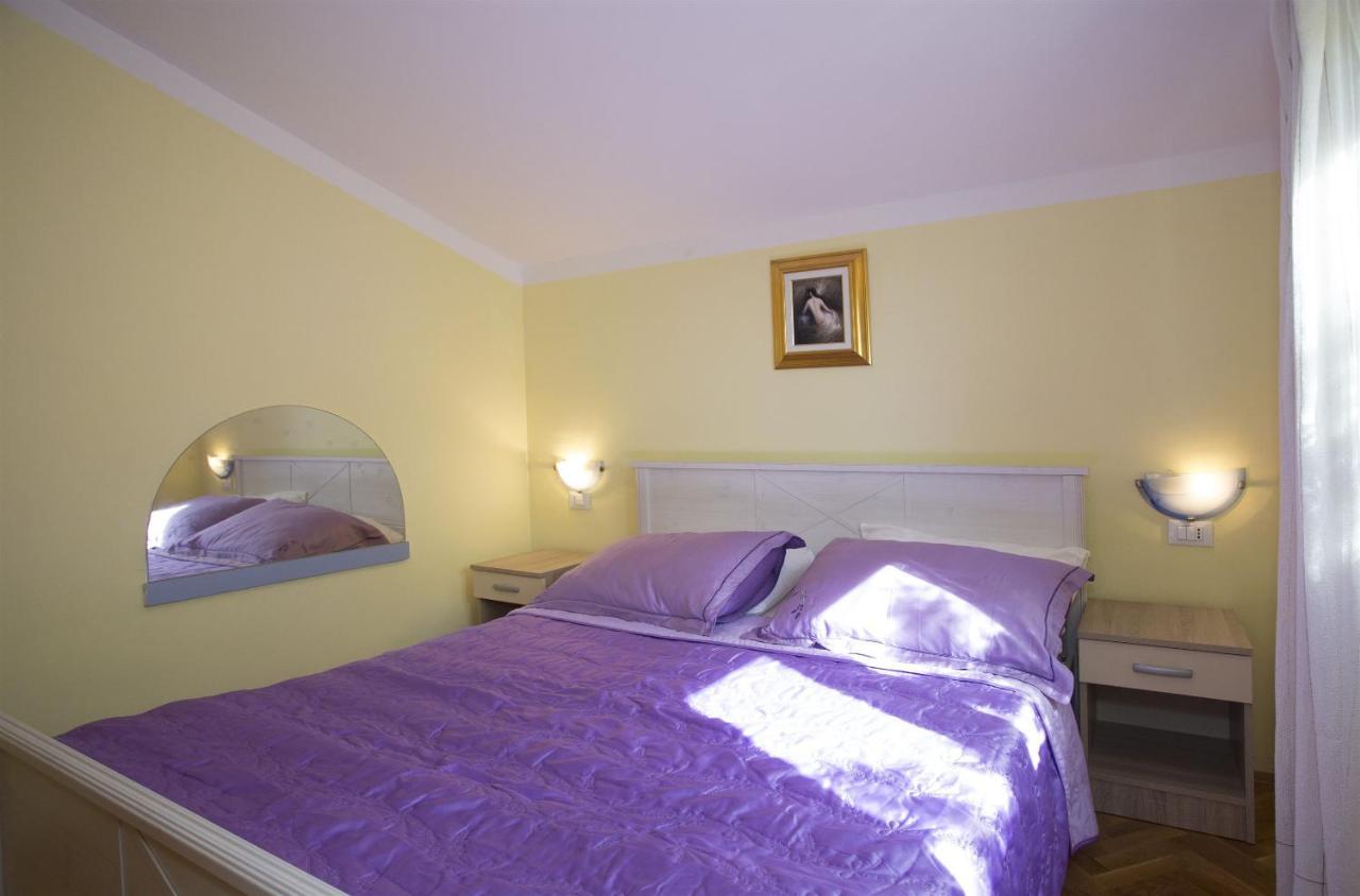 Apartments Gudelj โตรกีร์ ภายนอก รูปภาพ