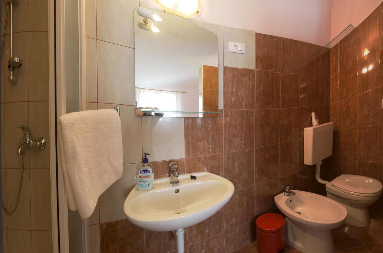 Apartments Gudelj โตรกีร์ ภายนอก รูปภาพ