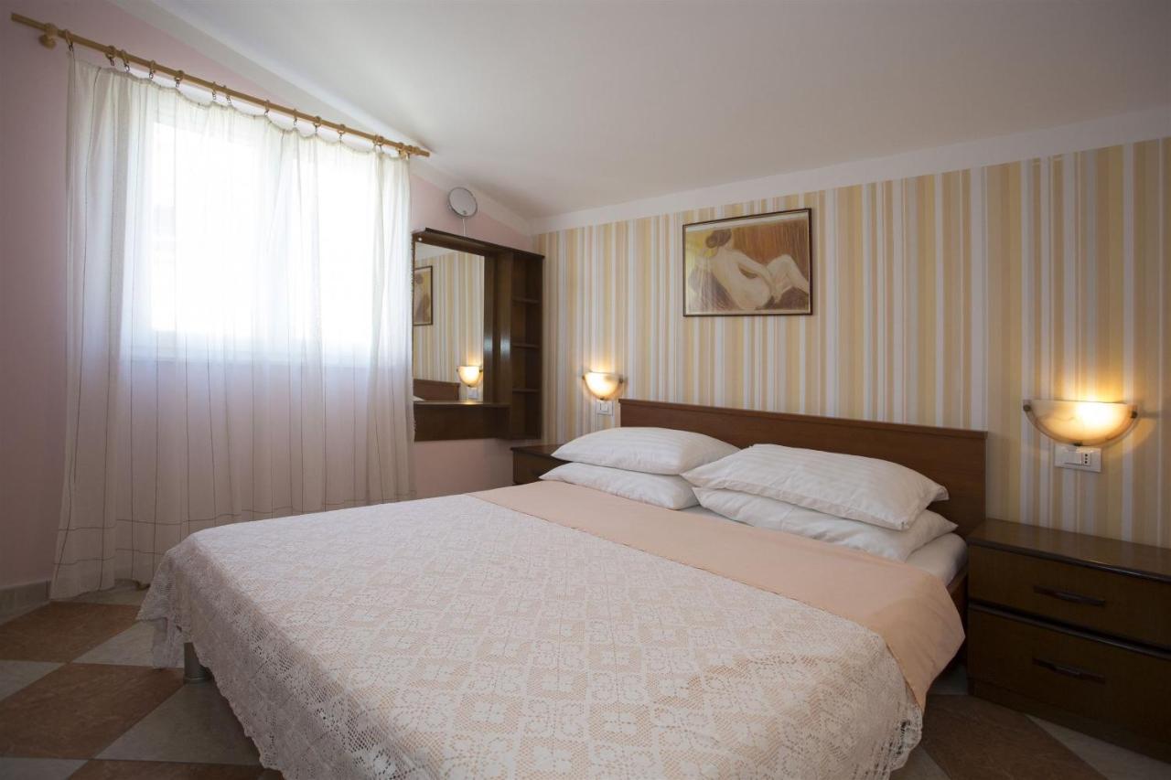 Apartments Gudelj โตรกีร์ ภายนอก รูปภาพ