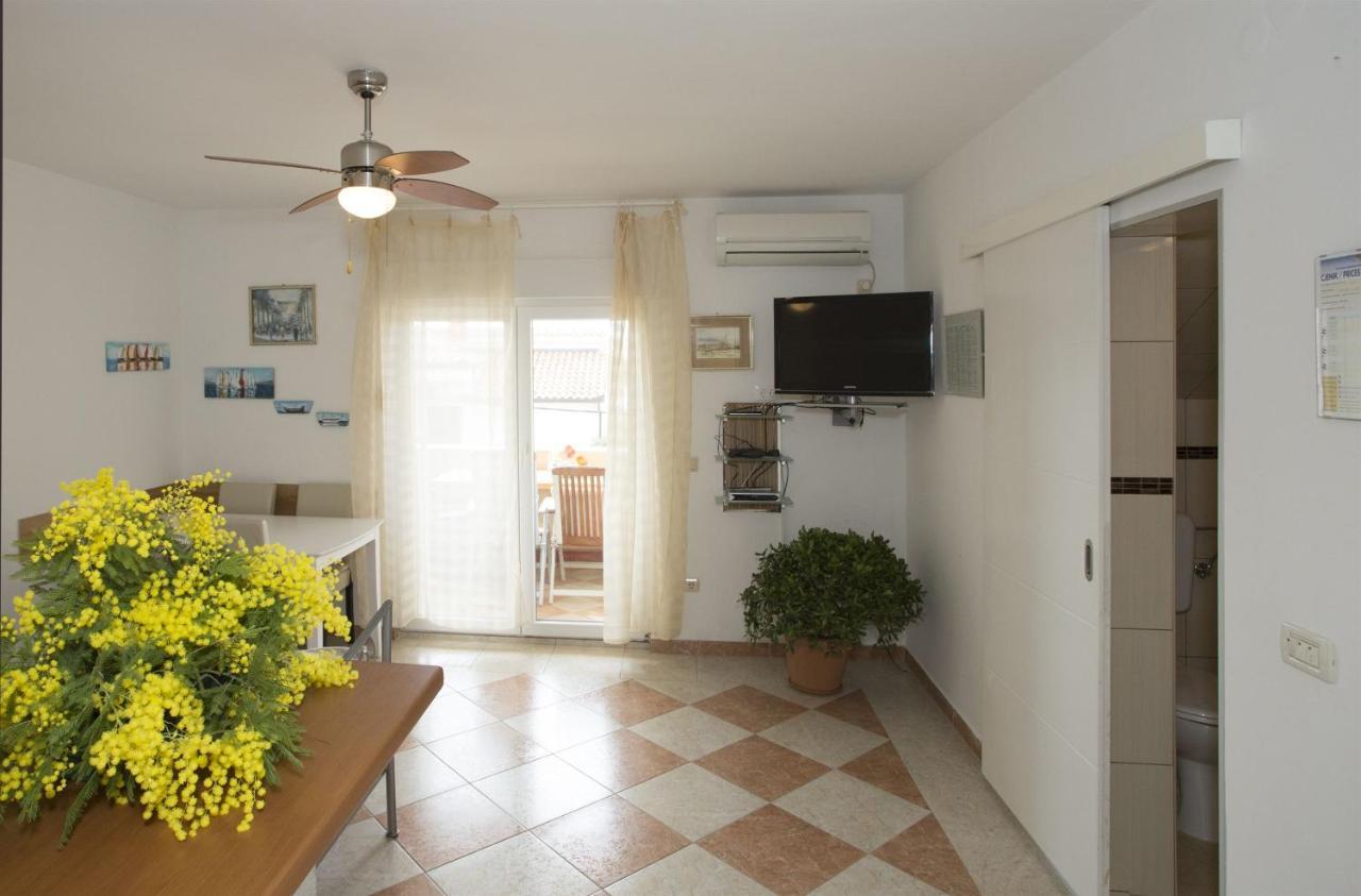 Apartments Gudelj โตรกีร์ ภายนอก รูปภาพ