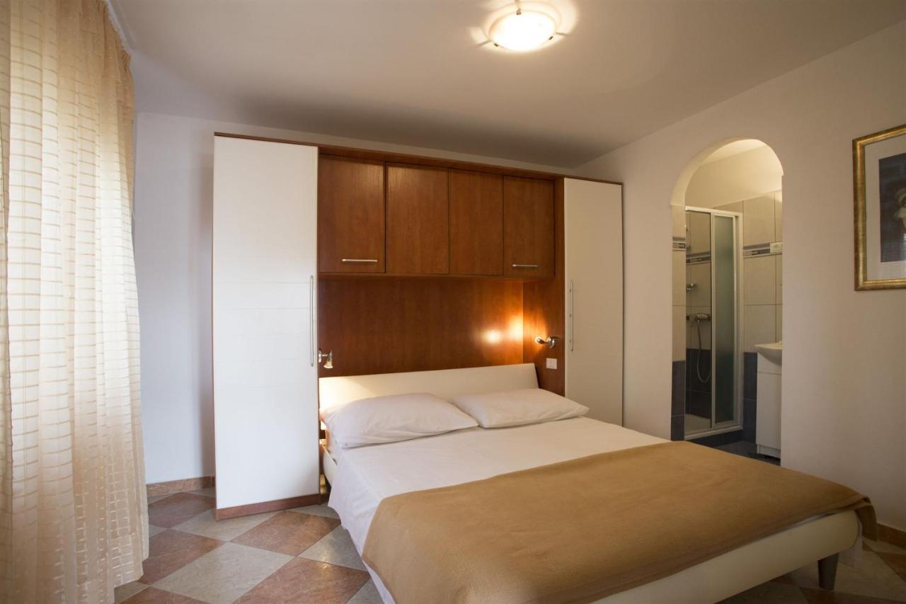 Apartments Gudelj โตรกีร์ ภายนอก รูปภาพ