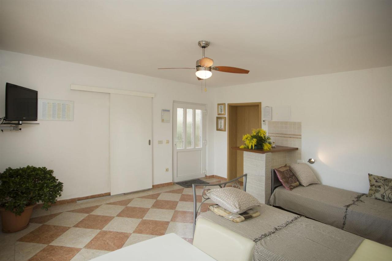 Apartments Gudelj โตรกีร์ ภายนอก รูปภาพ
