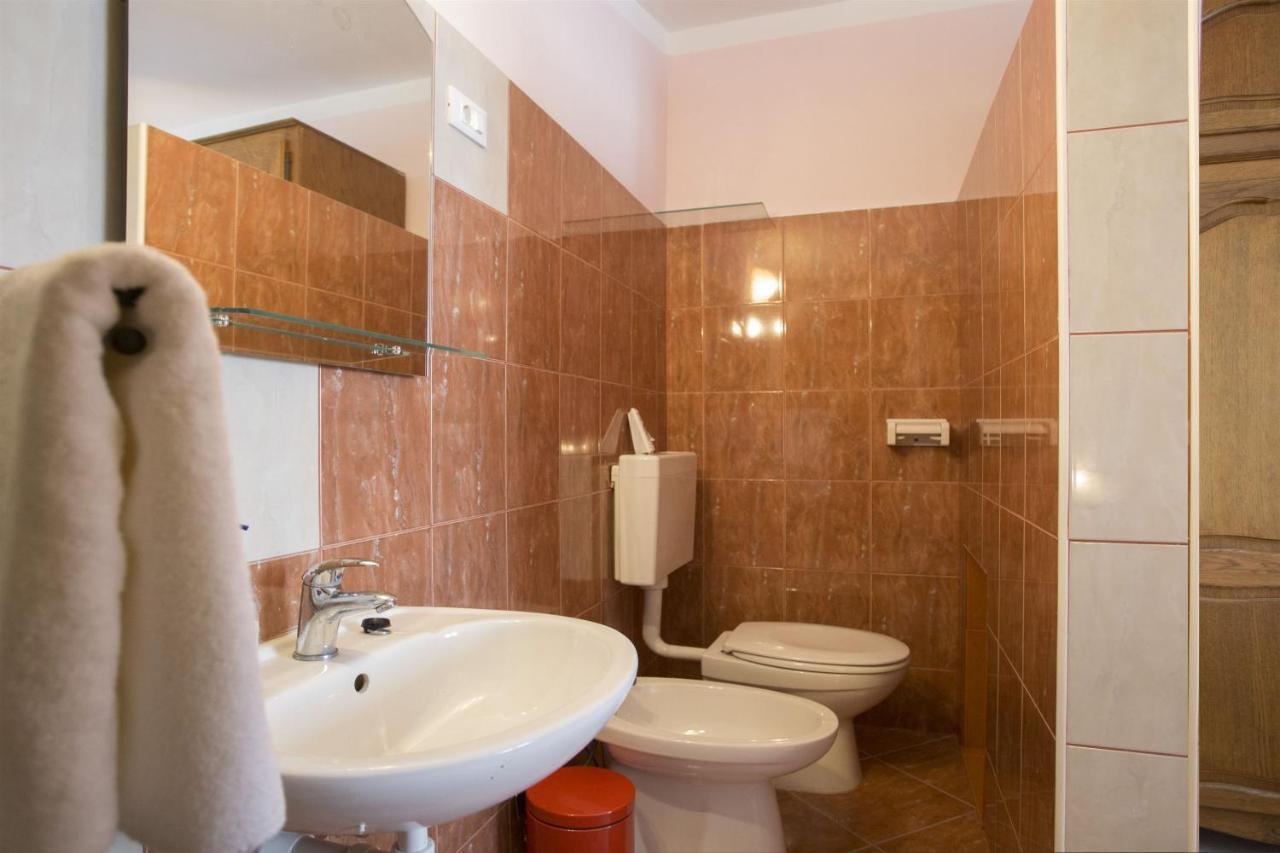 Apartments Gudelj โตรกีร์ ภายนอก รูปภาพ